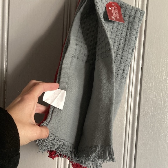 NWT- Gray Making Spirits Bright Farmtruck & Solid Red Waffle Knit- Towels 18x28 - Picture 10 of 17